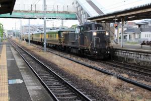 20250517JR飯塚駅1