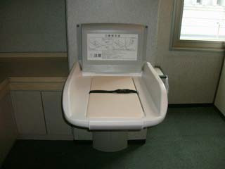 おむつ替えの画像