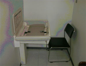 おむつ替えの画像