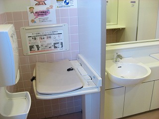 おむつ替えの画像