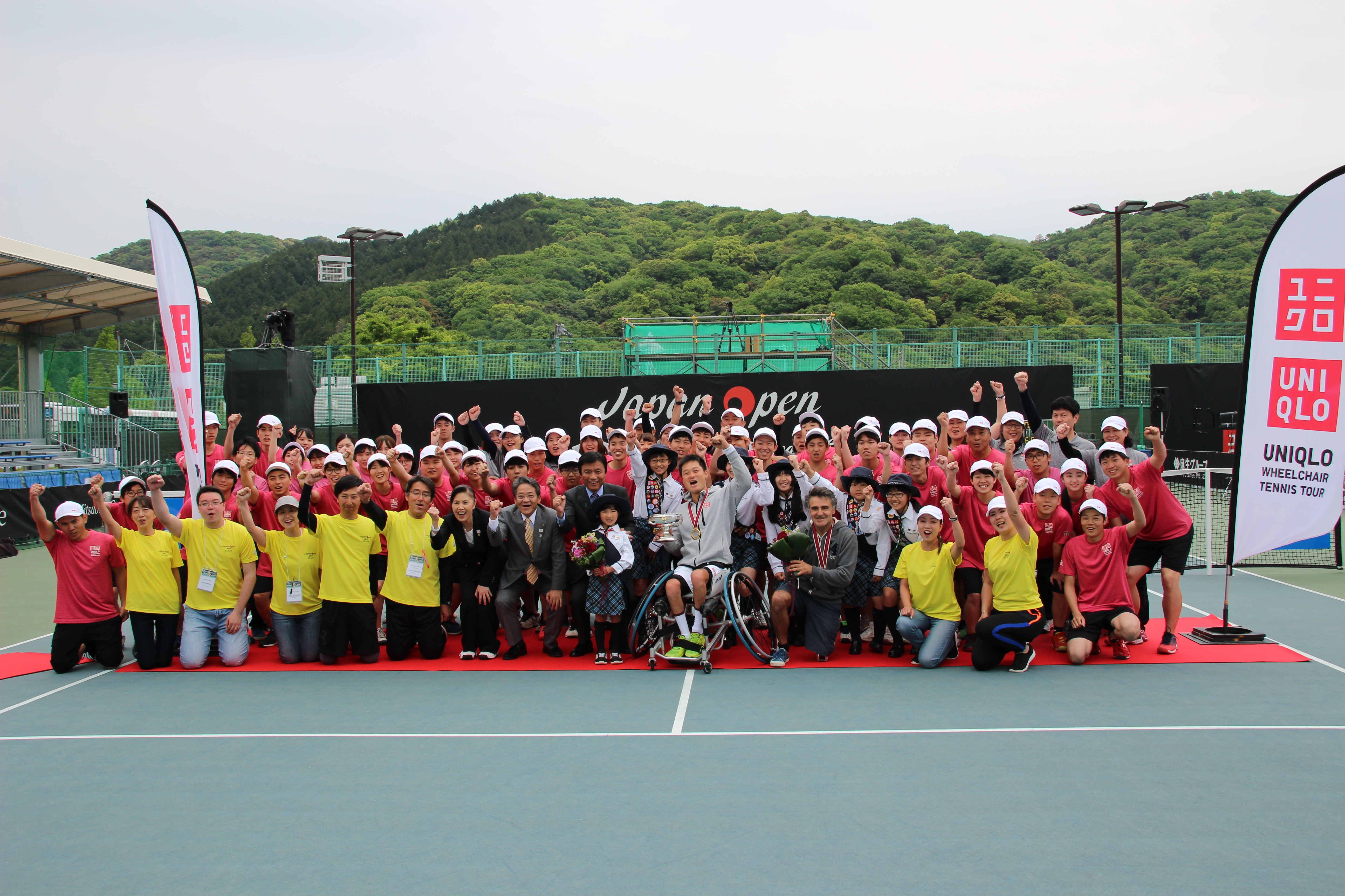 屋外での集合写真