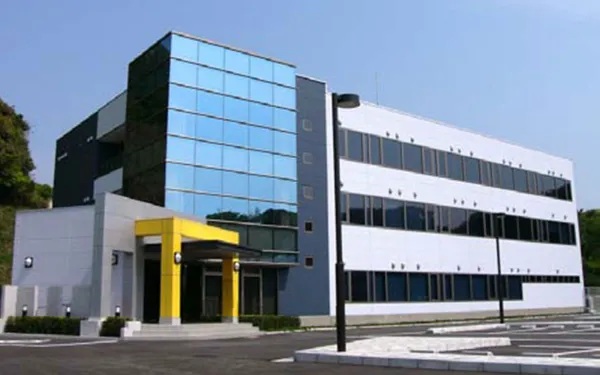 3つの大学と研究機関の画像