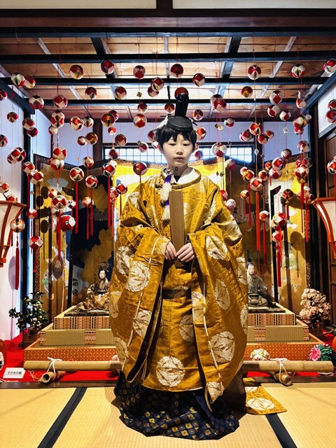 いいづか雛のまつり お内裏様着せ付け