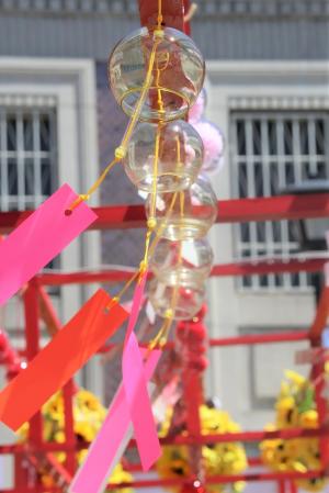 風になびく風鈴